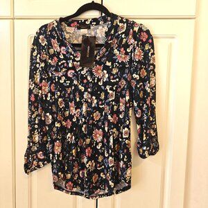 Verarose Multi-colored Floral Women's Top, Size Small, NWT